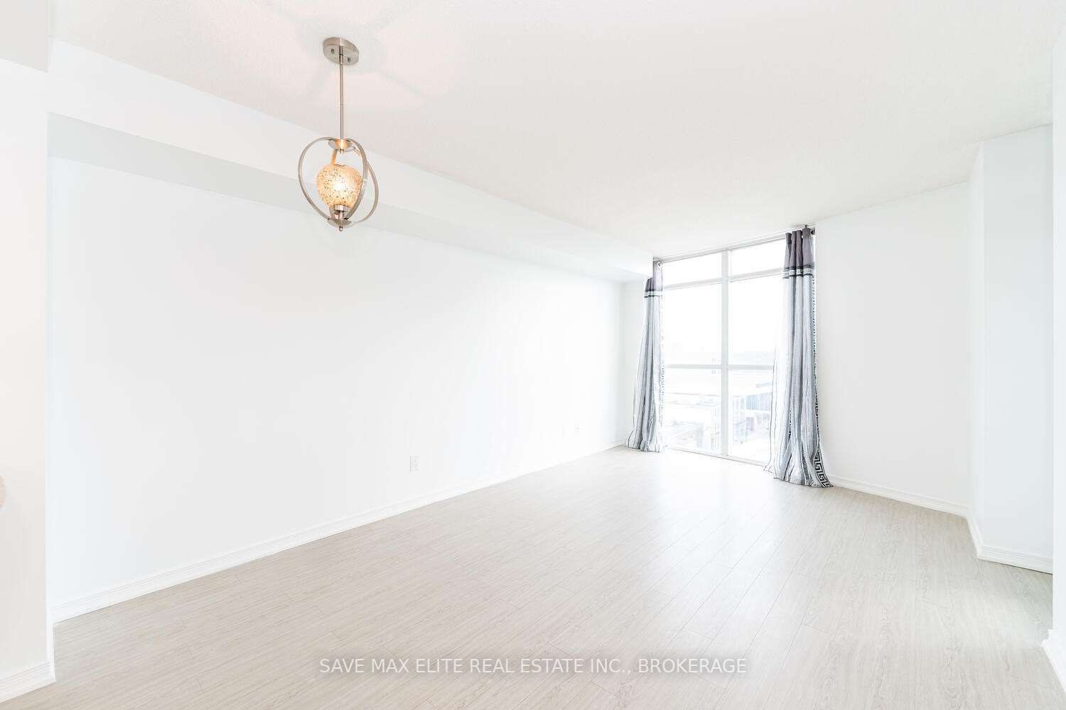 9 George St N, #606