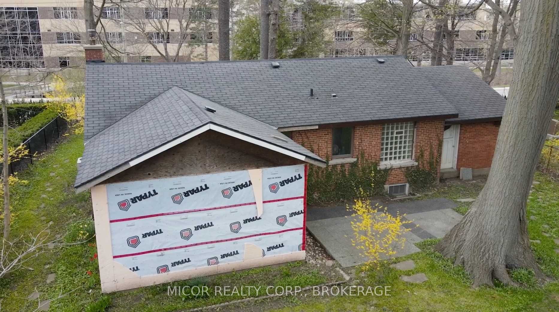 276 Lakeshore Road W