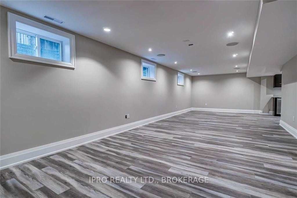 2068 Mississauga Road