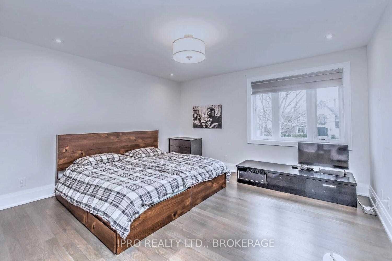 2068 Mississauga Road