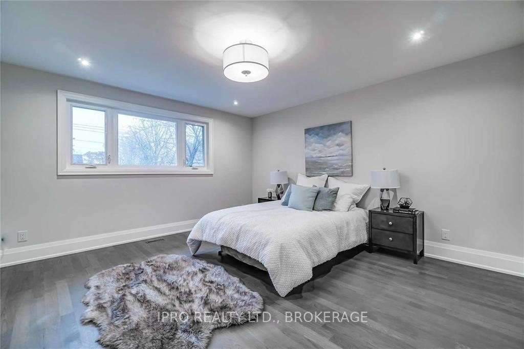 2068 Mississauga Road