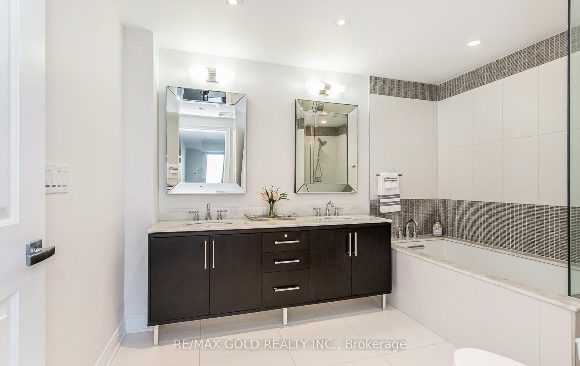 Listing W6051600 - Large Photo # 23