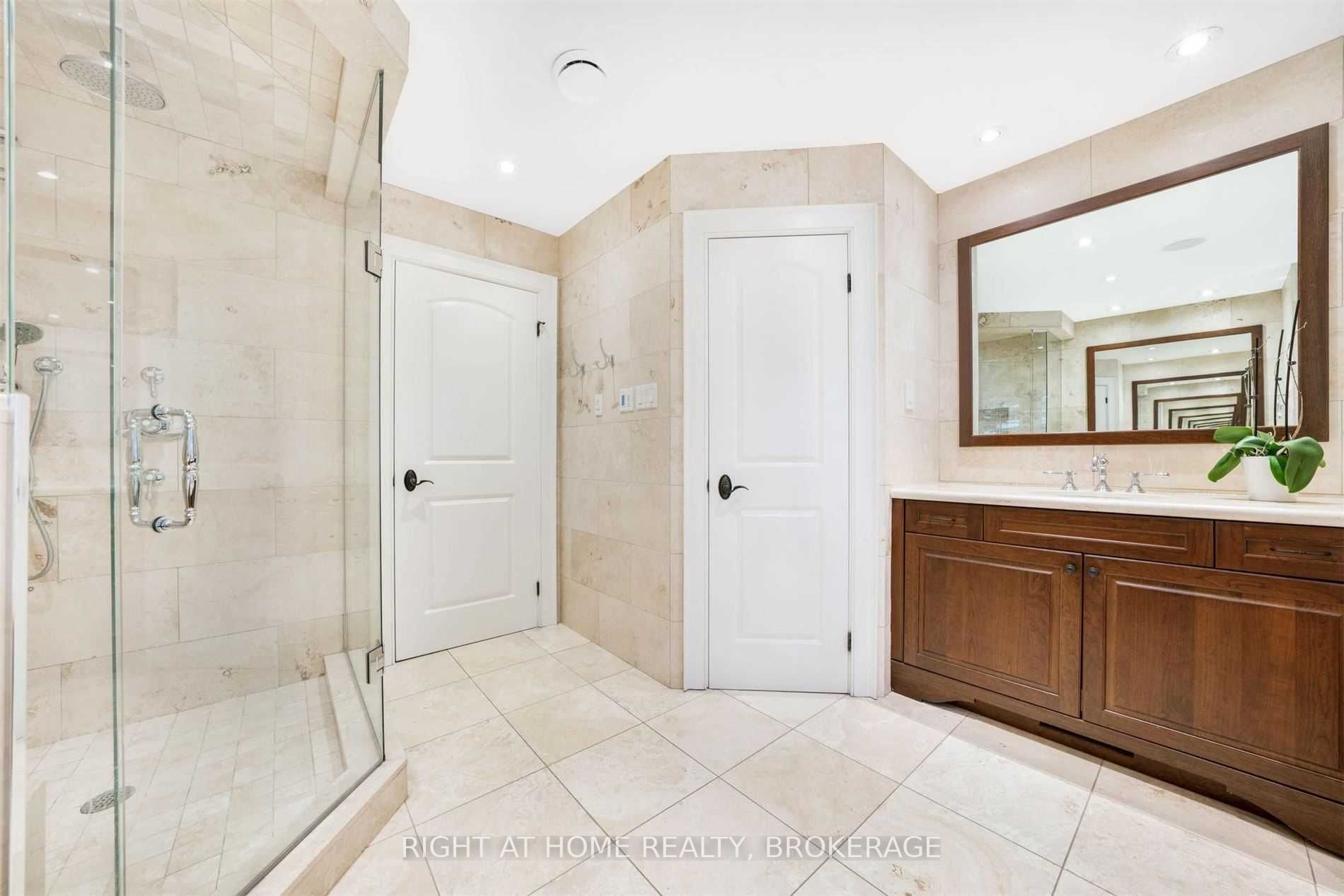 1267 Cambridge Dr