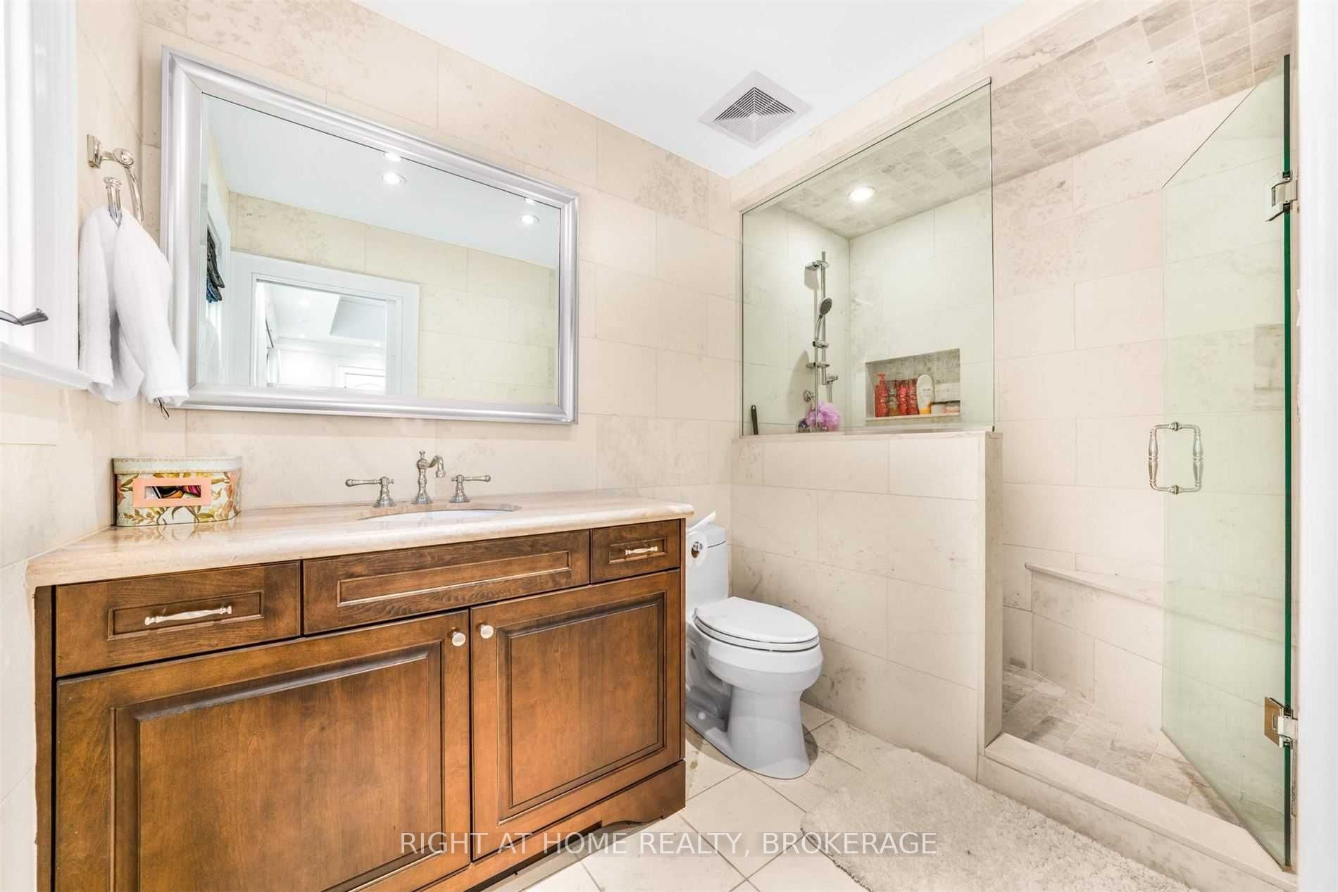1267 Cambridge Dr