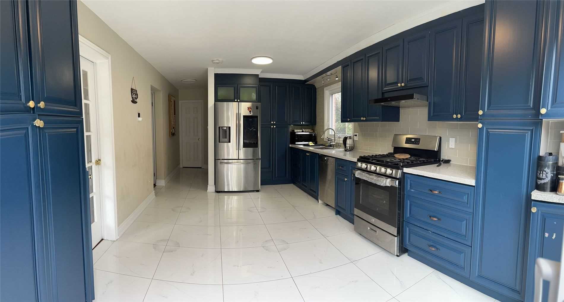 106 Milbourne Cres