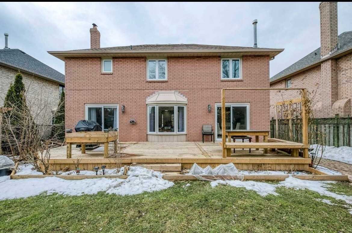 106 Milbourne Cres