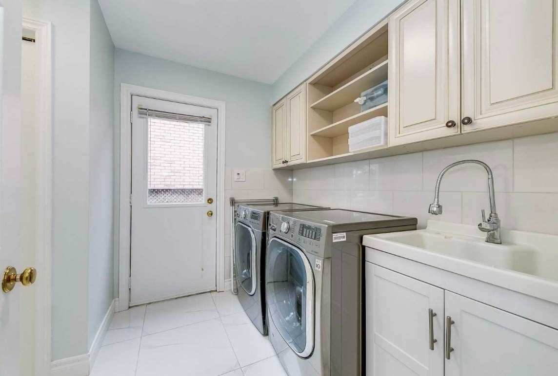 106 Milbourne Cres