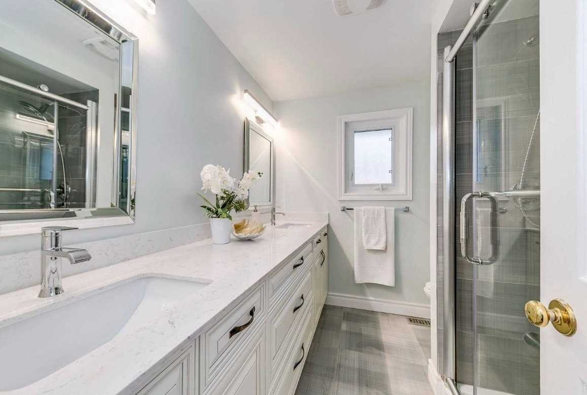 106 Milbourne Cres