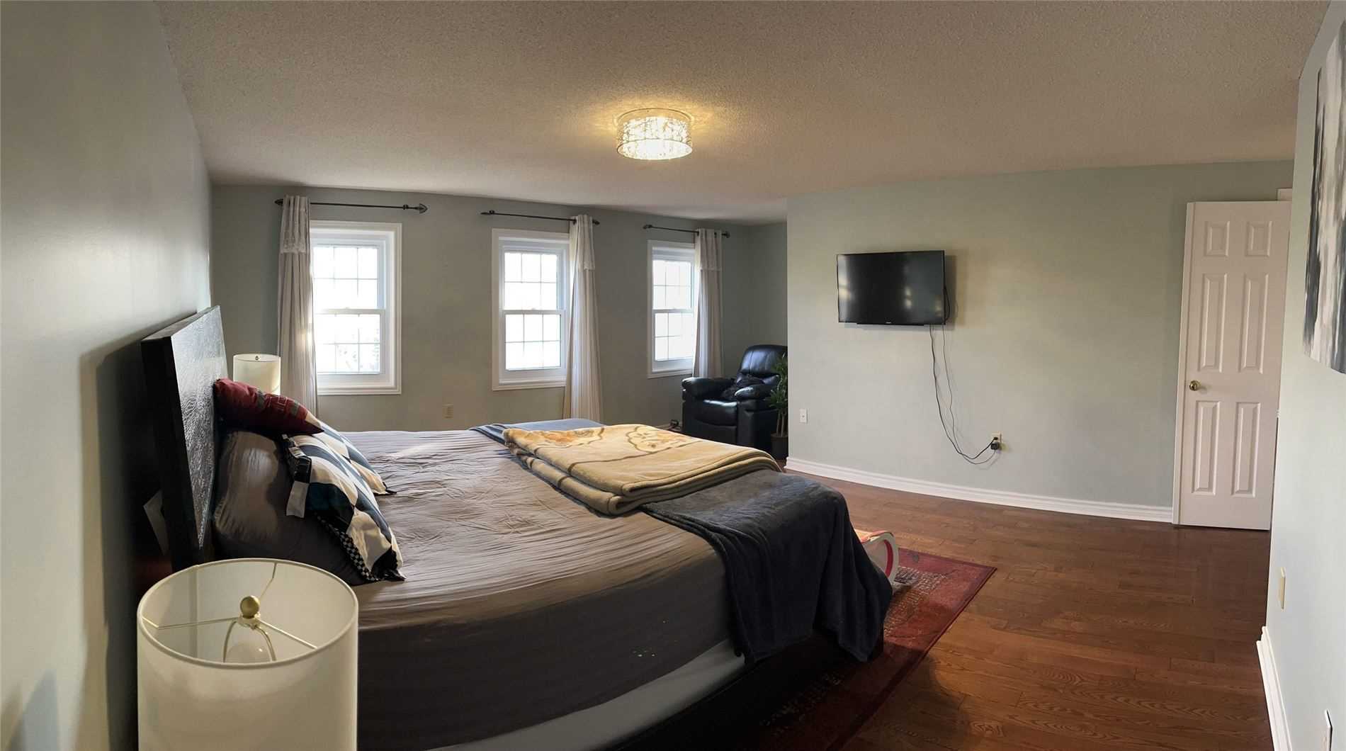 106 Milbourne Cres