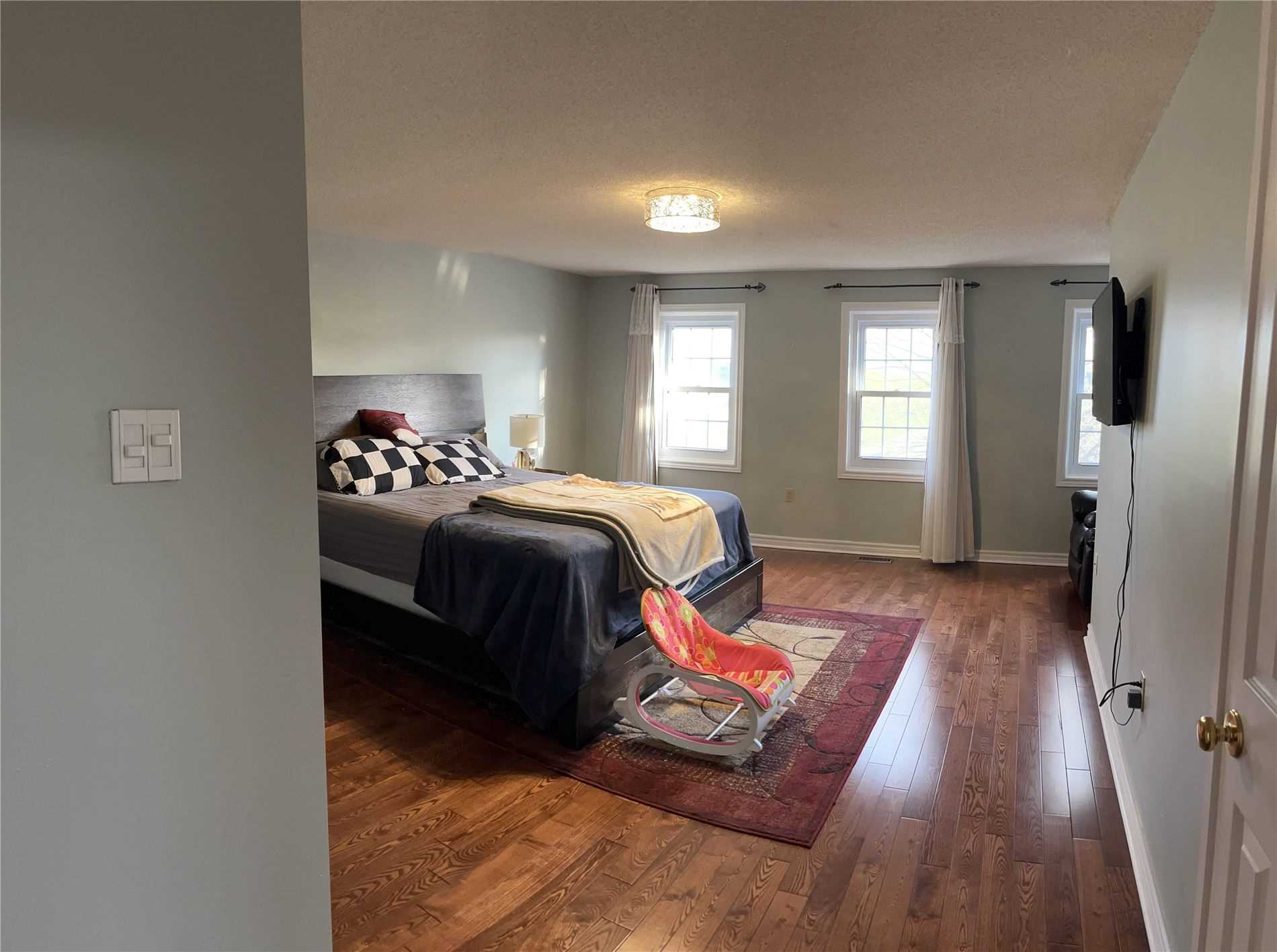 106 Milbourne Cres