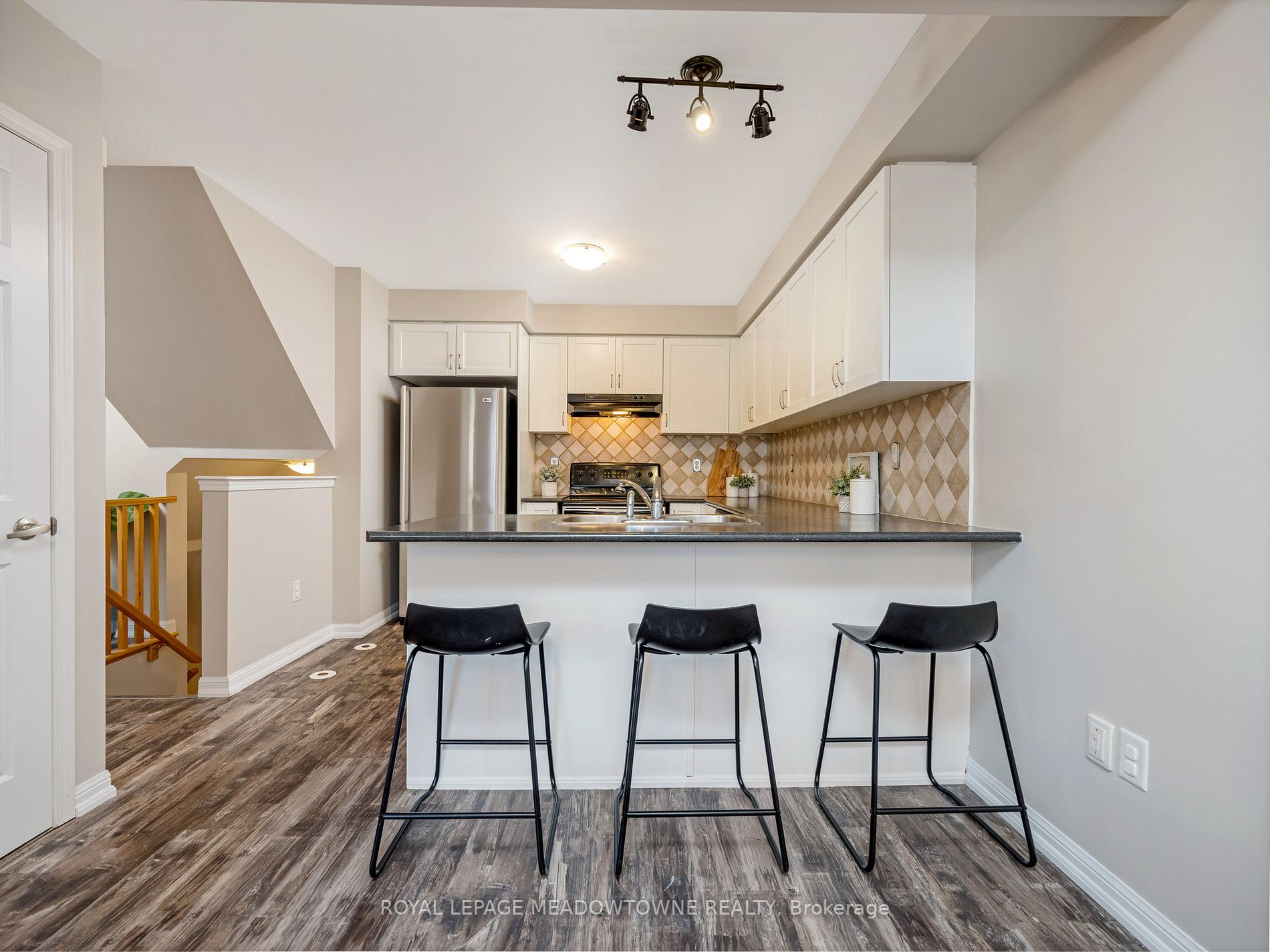 1186 Barnard Dr