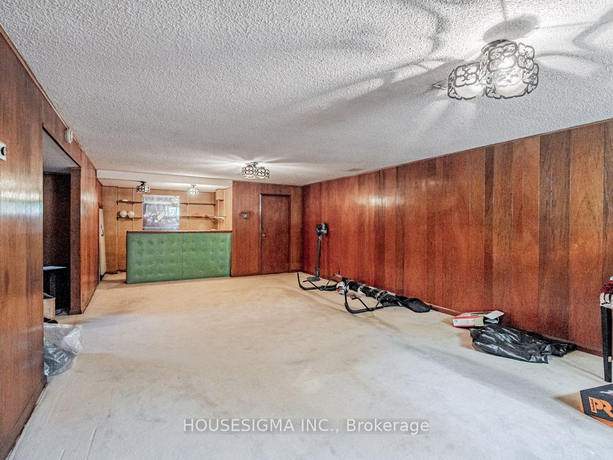 60 Greenfield Dr
