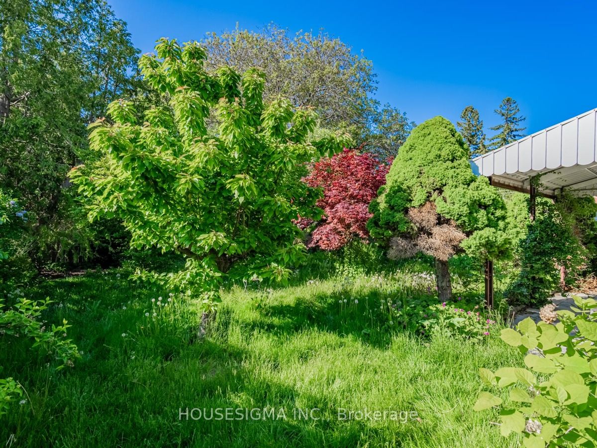 60 Greenfield Dr