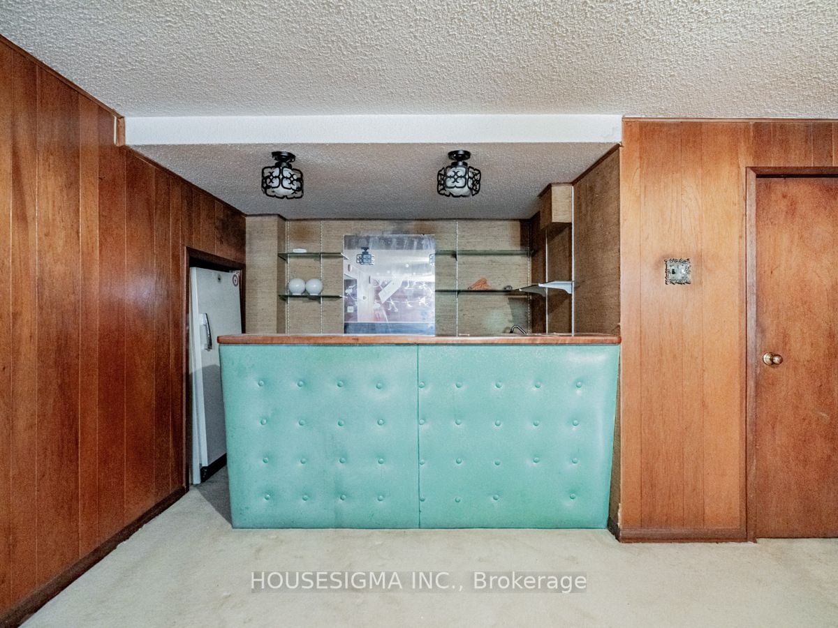 60 Greenfield Dr