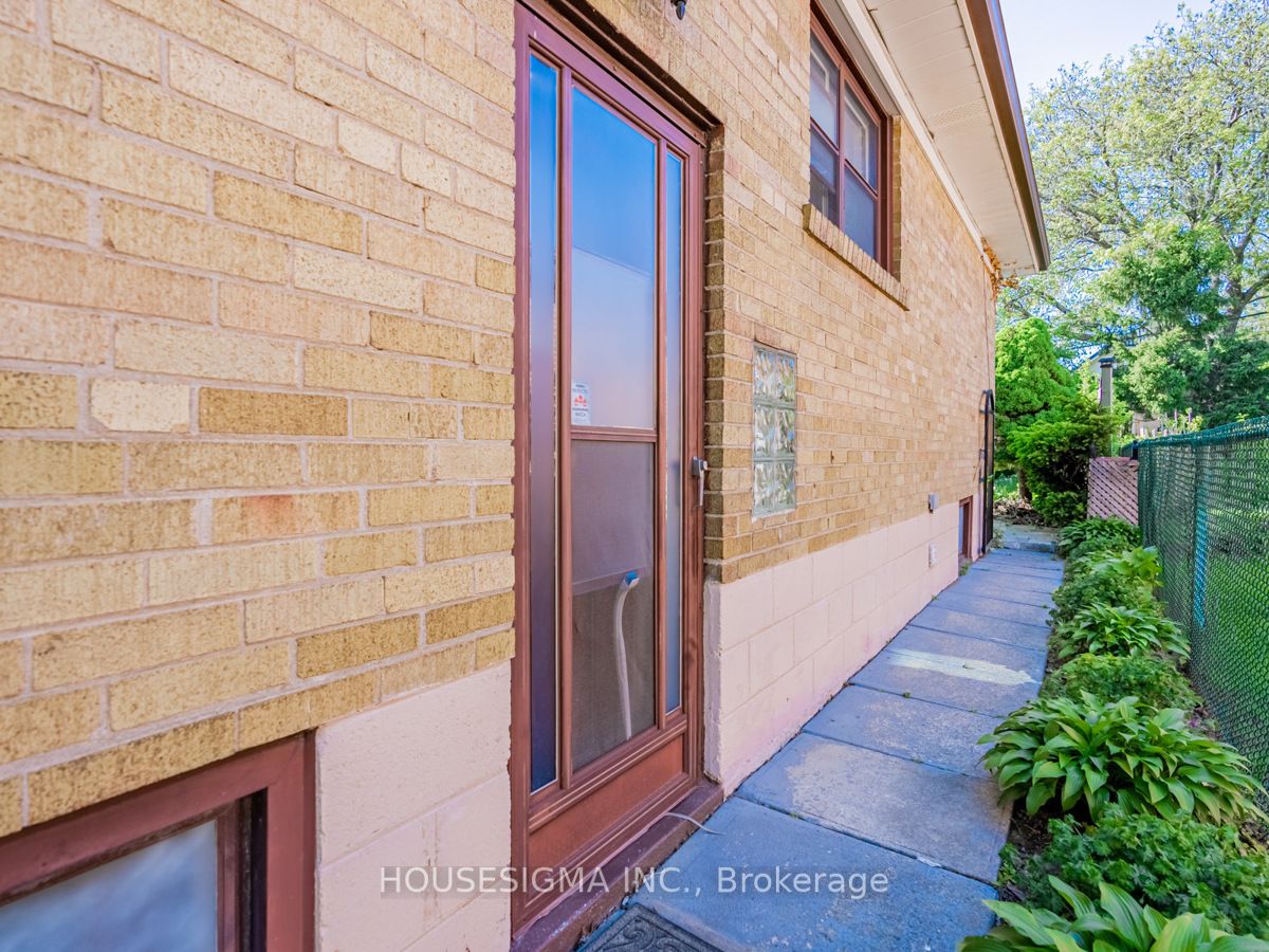60 Greenfield Dr