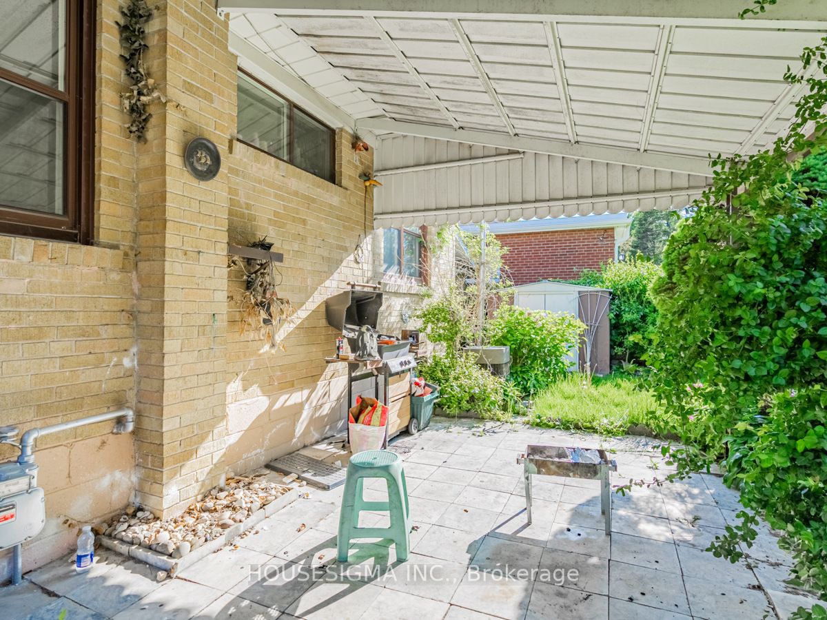60 Greenfield Dr