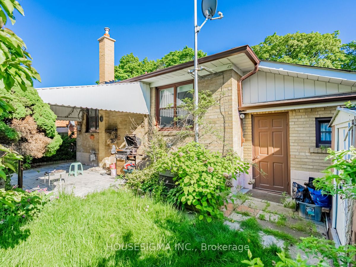 60 Greenfield Dr