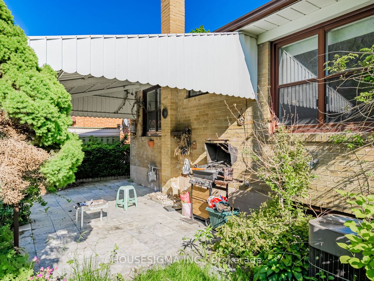 60 Greenfield Dr
