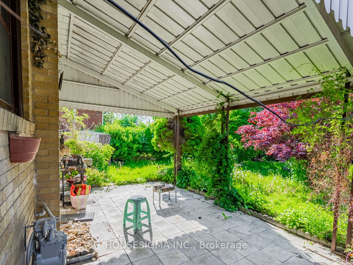 60 Greenfield Dr