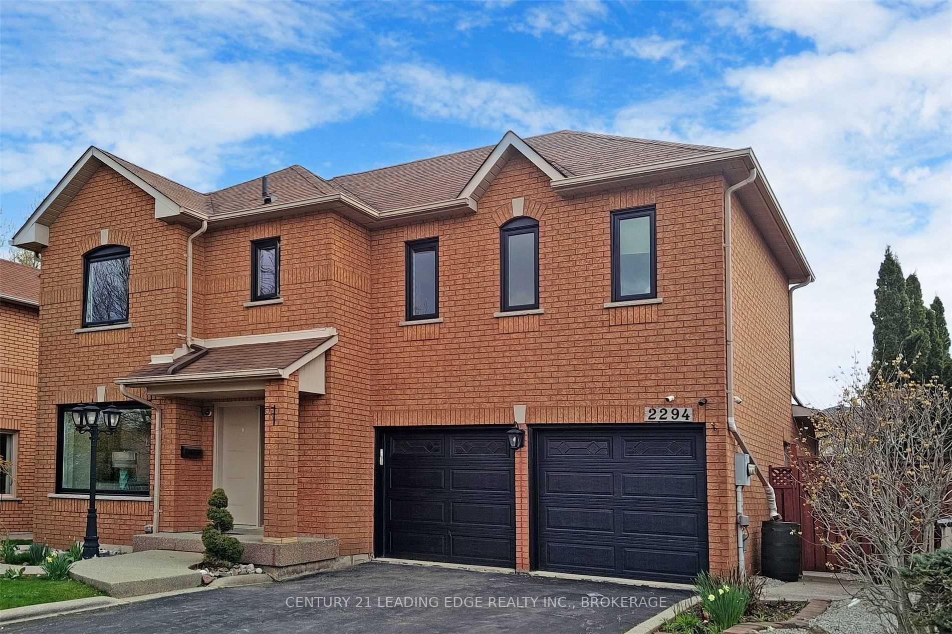 2294 Mowat Ave