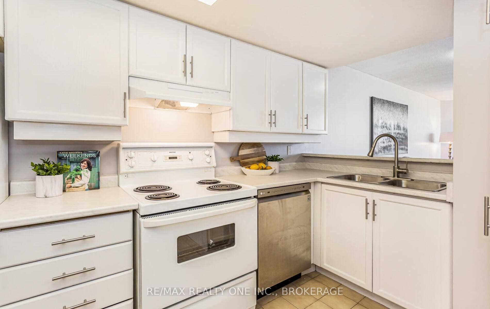 20 Cherrytree Dr, #1207