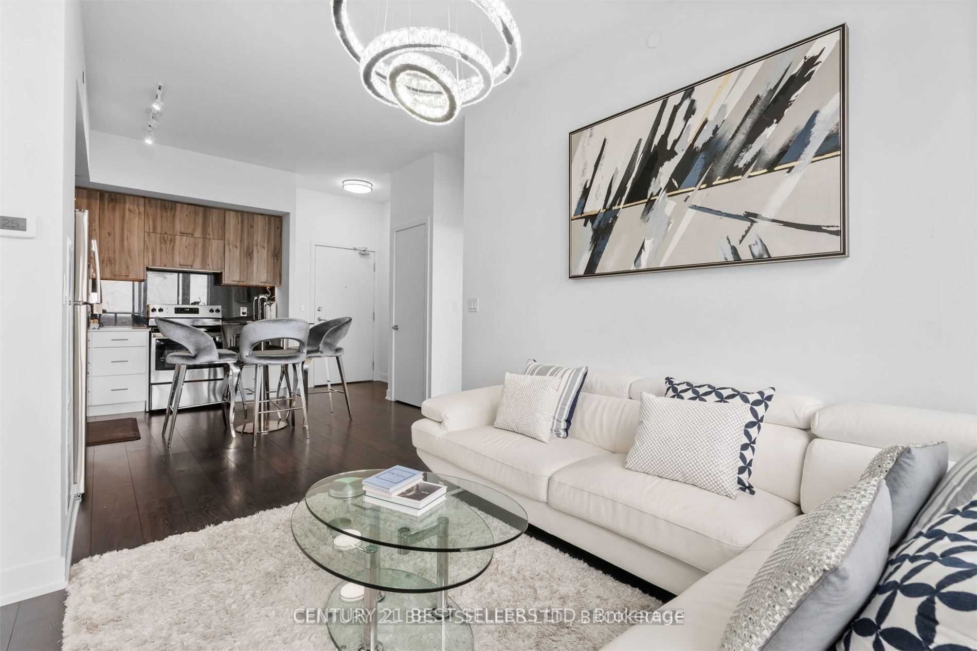180 Veterans Dr, #806