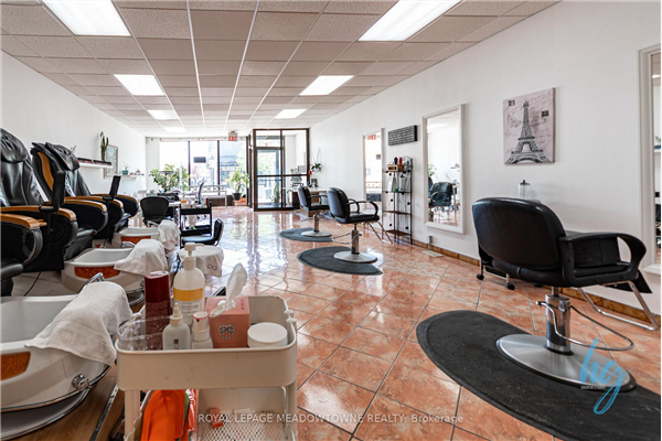 328 Kerr St, Oakville