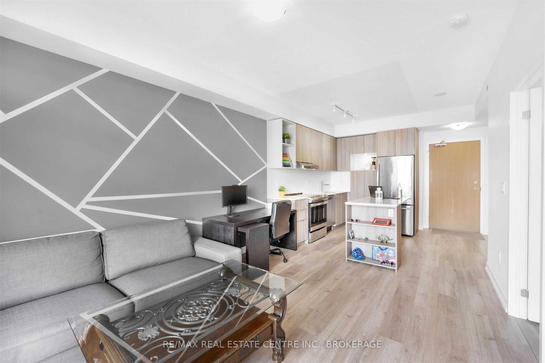 2520 Eglinton Ave W, #1813