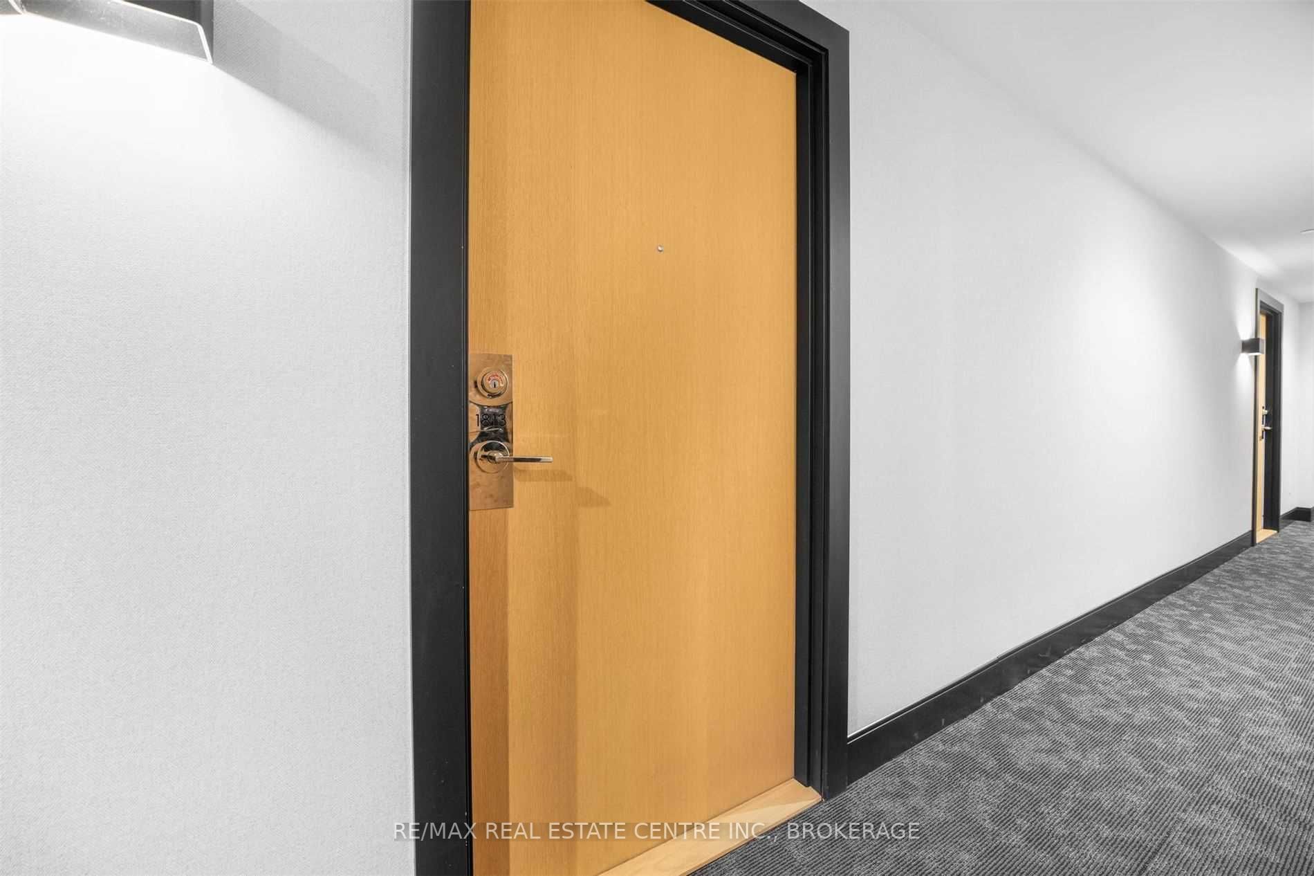 2520 Eglinton Ave W, #1813