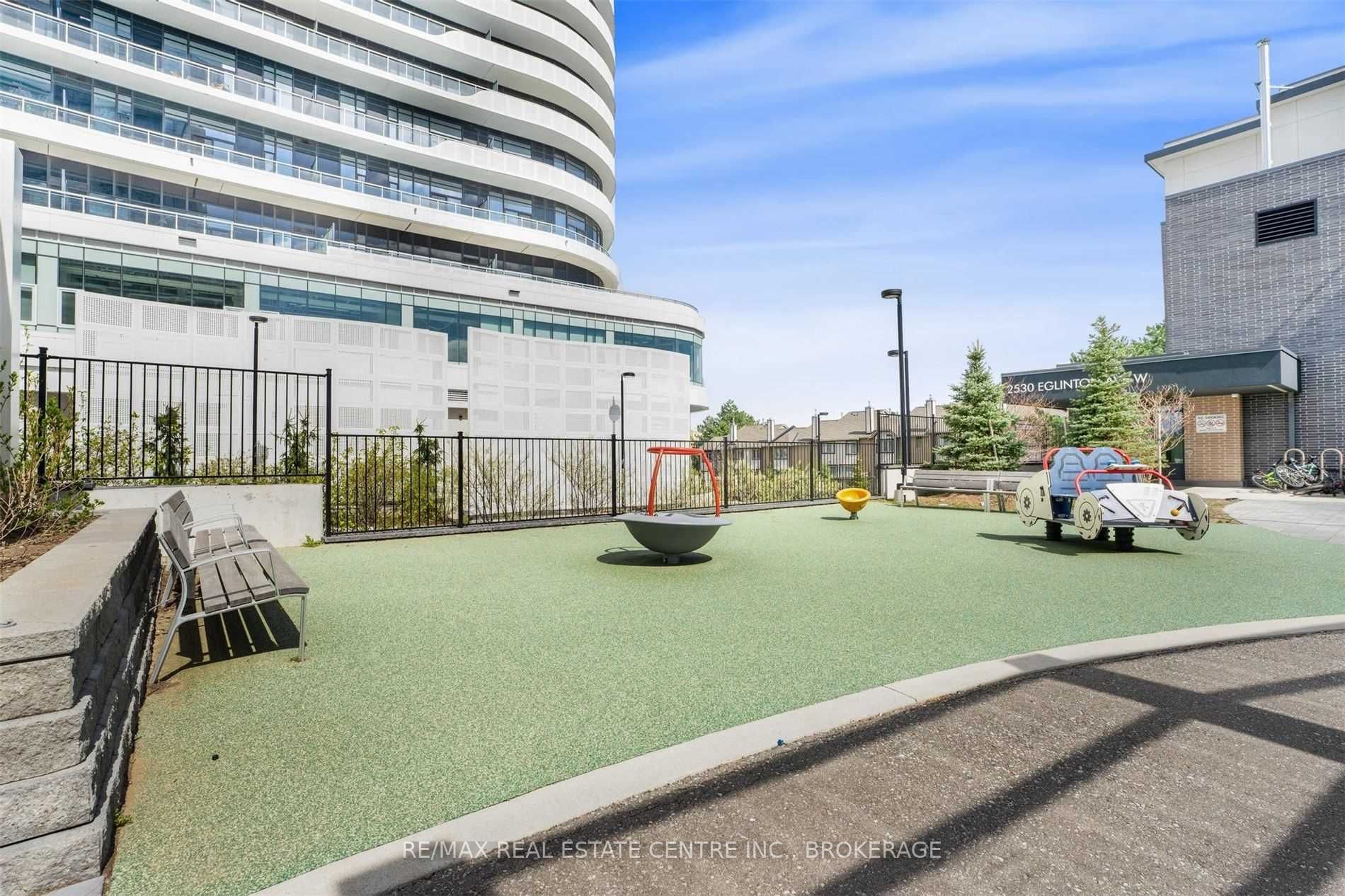 2520 Eglinton Ave W, #1813