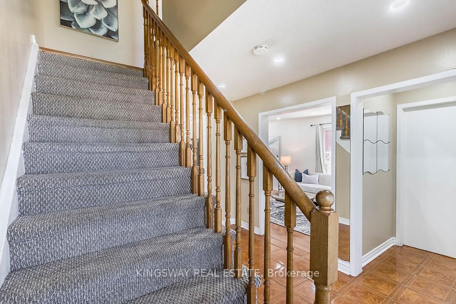 21 Tralee St