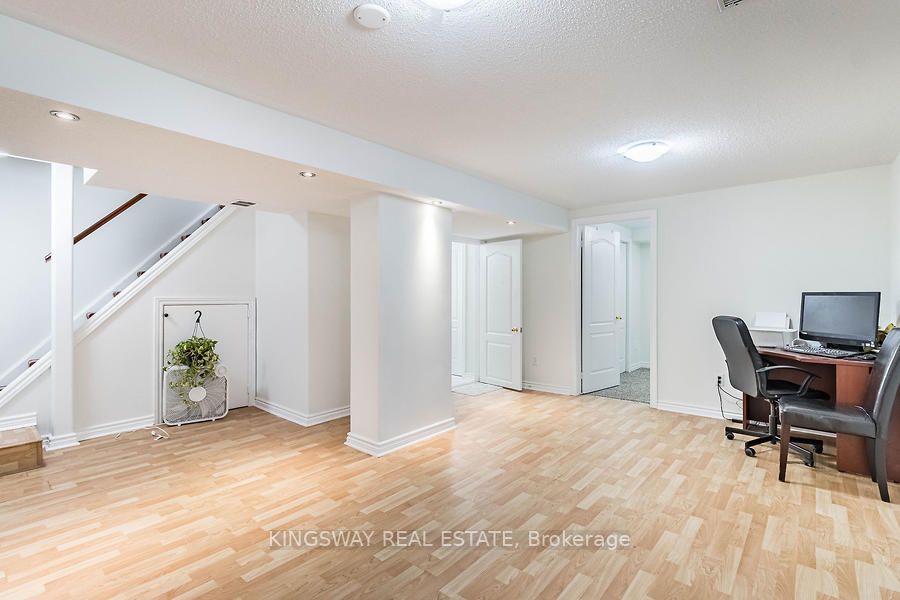 21 Tralee St