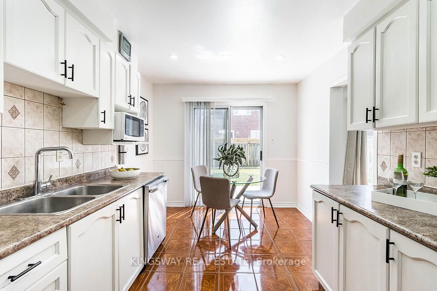 21 Tralee St