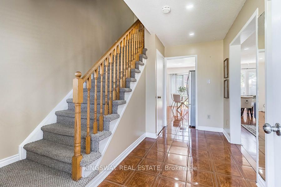 21 Tralee St