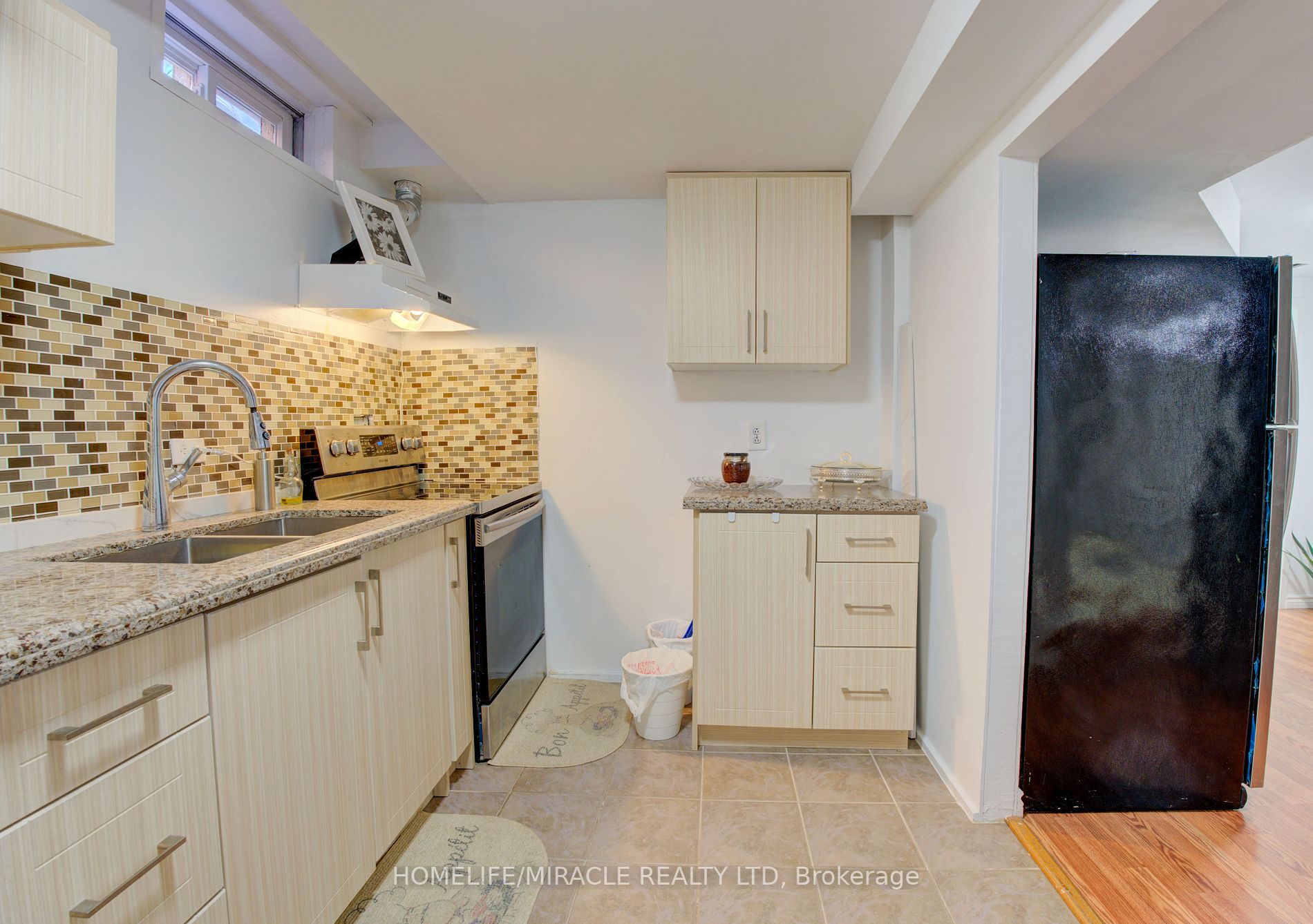 10 Shenstone Ave