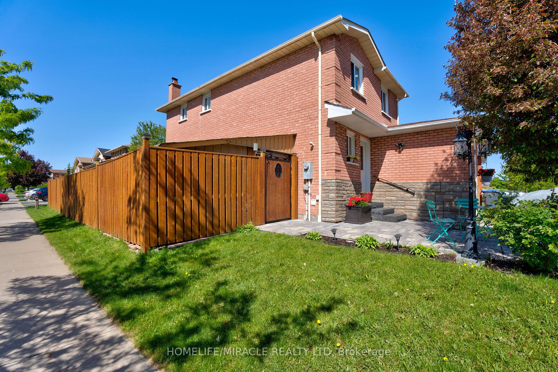 10 Shenstone Ave