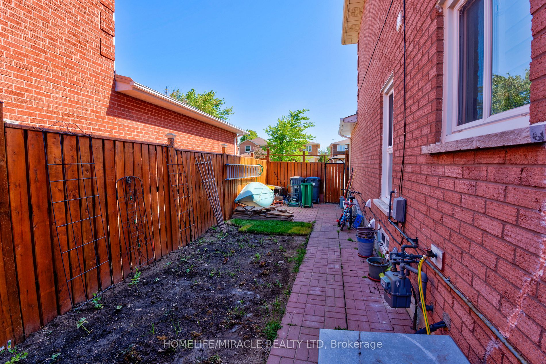 10 Shenstone Ave