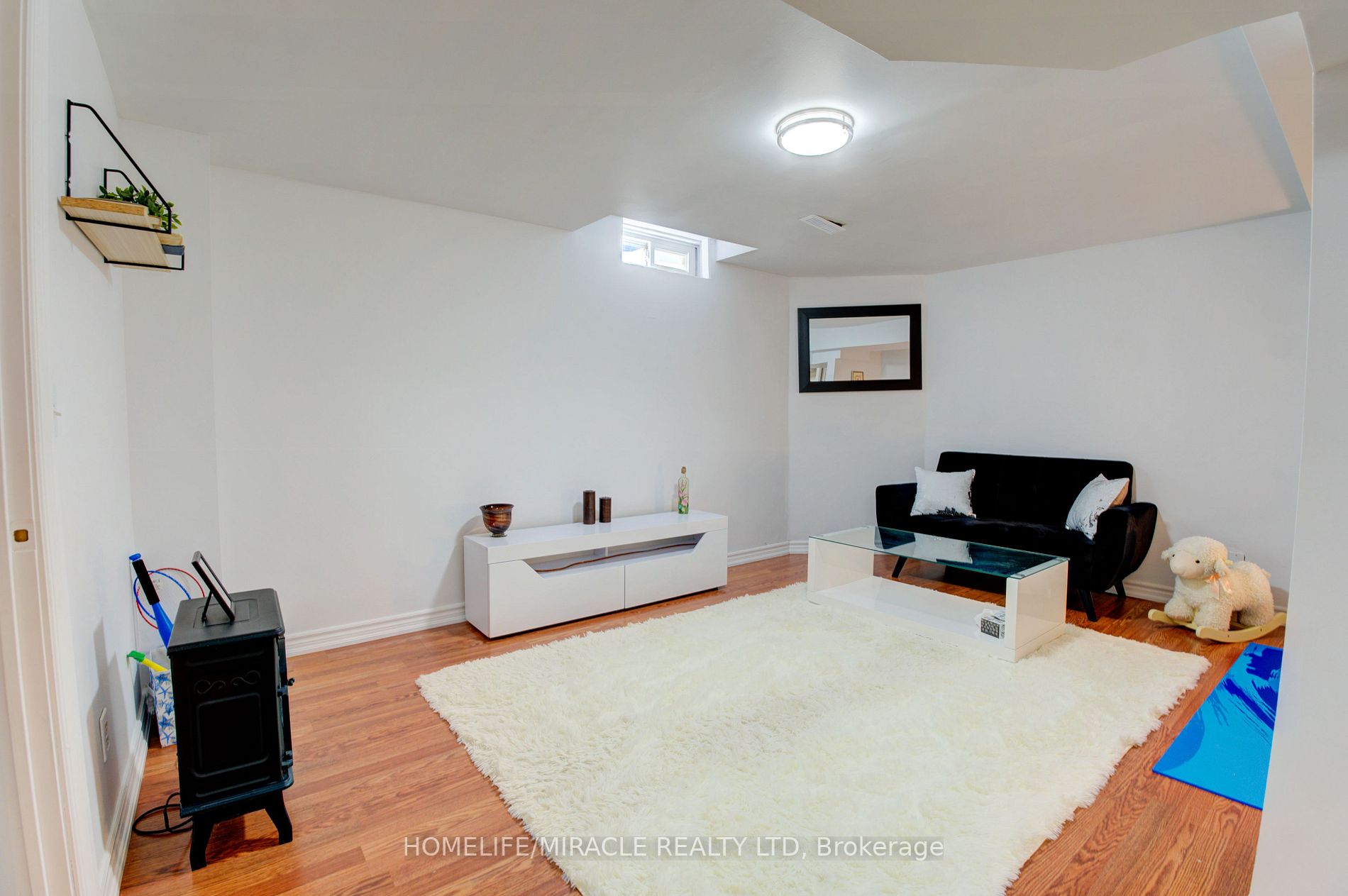 10 Shenstone Ave