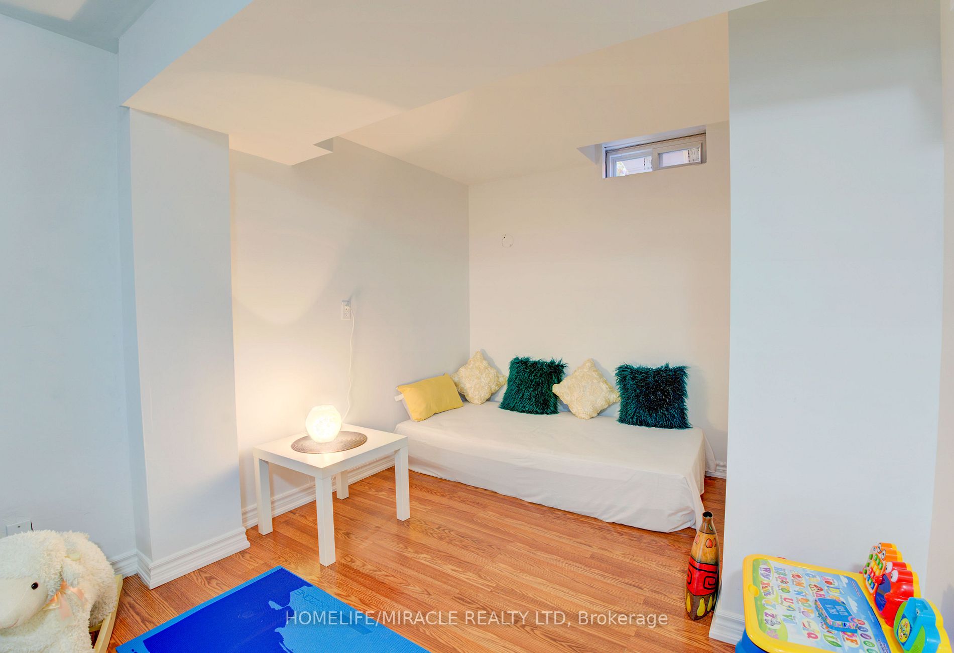 10 Shenstone Ave