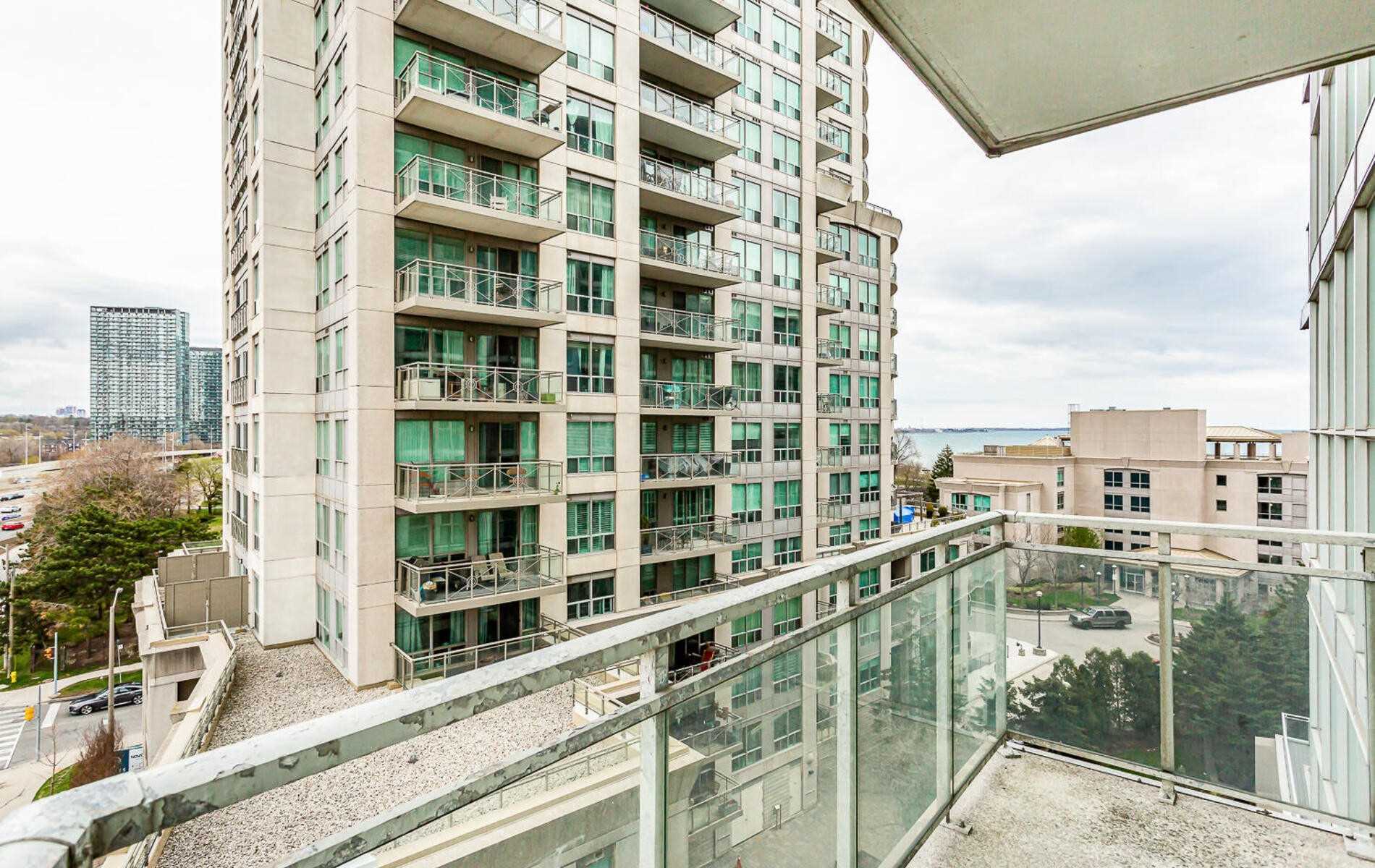 2067 Lake Shore Blvd W, #601