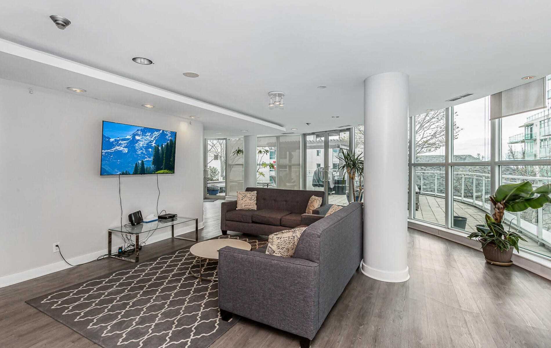 2067 Lake Shore Blvd W, #601