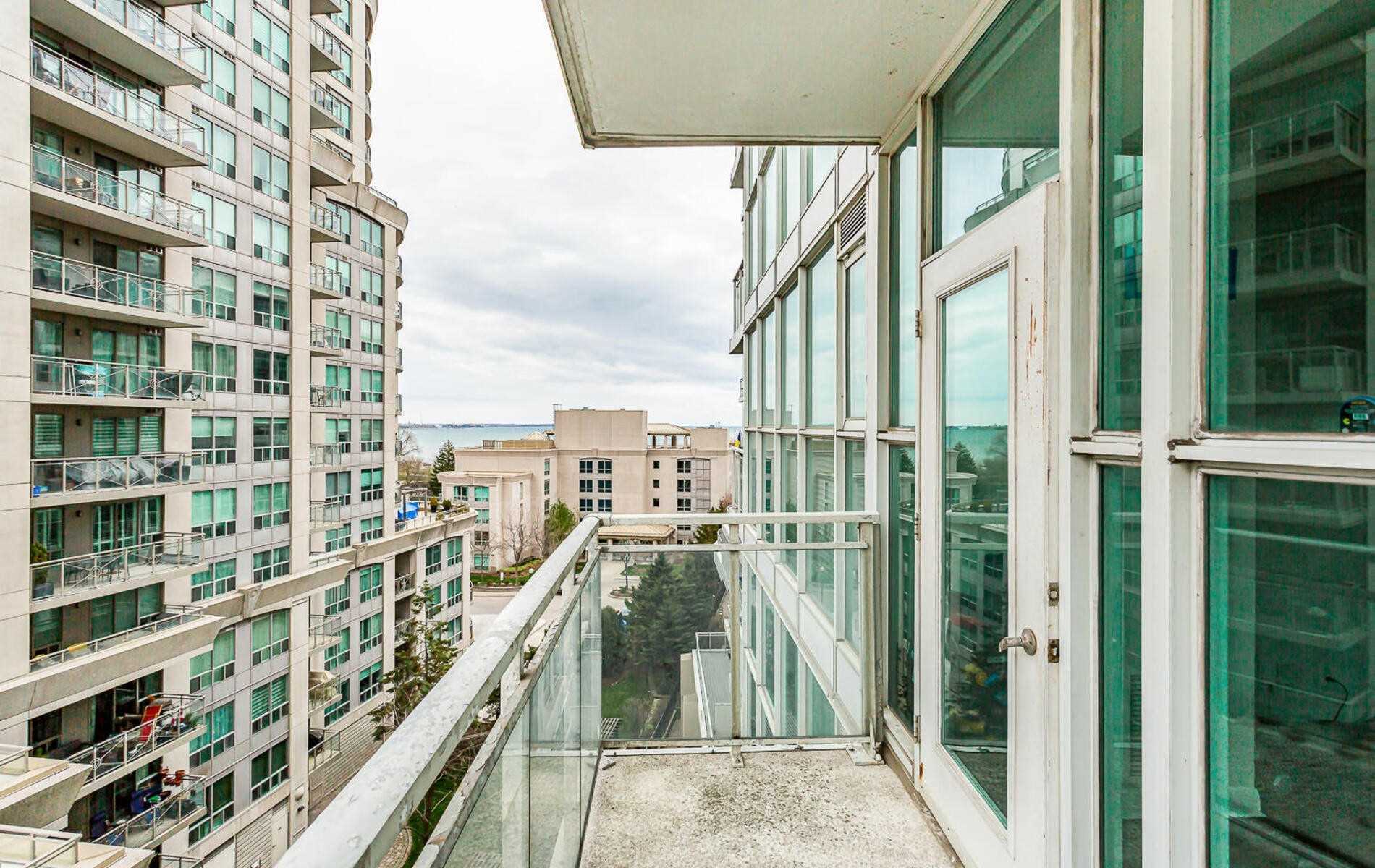 2067 Lake Shore Blvd W, #601