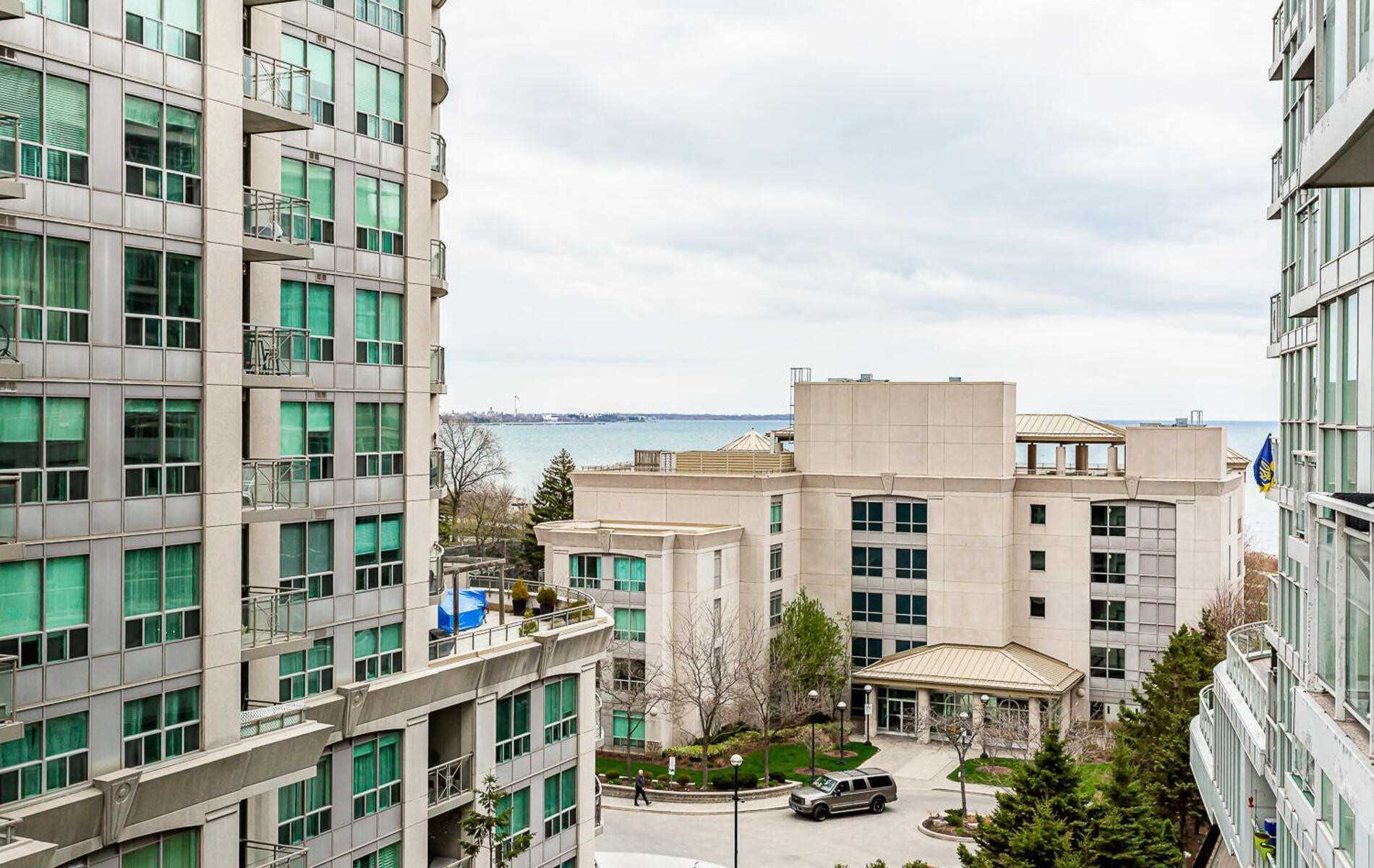 2067 Lake Shore Blvd W, #601