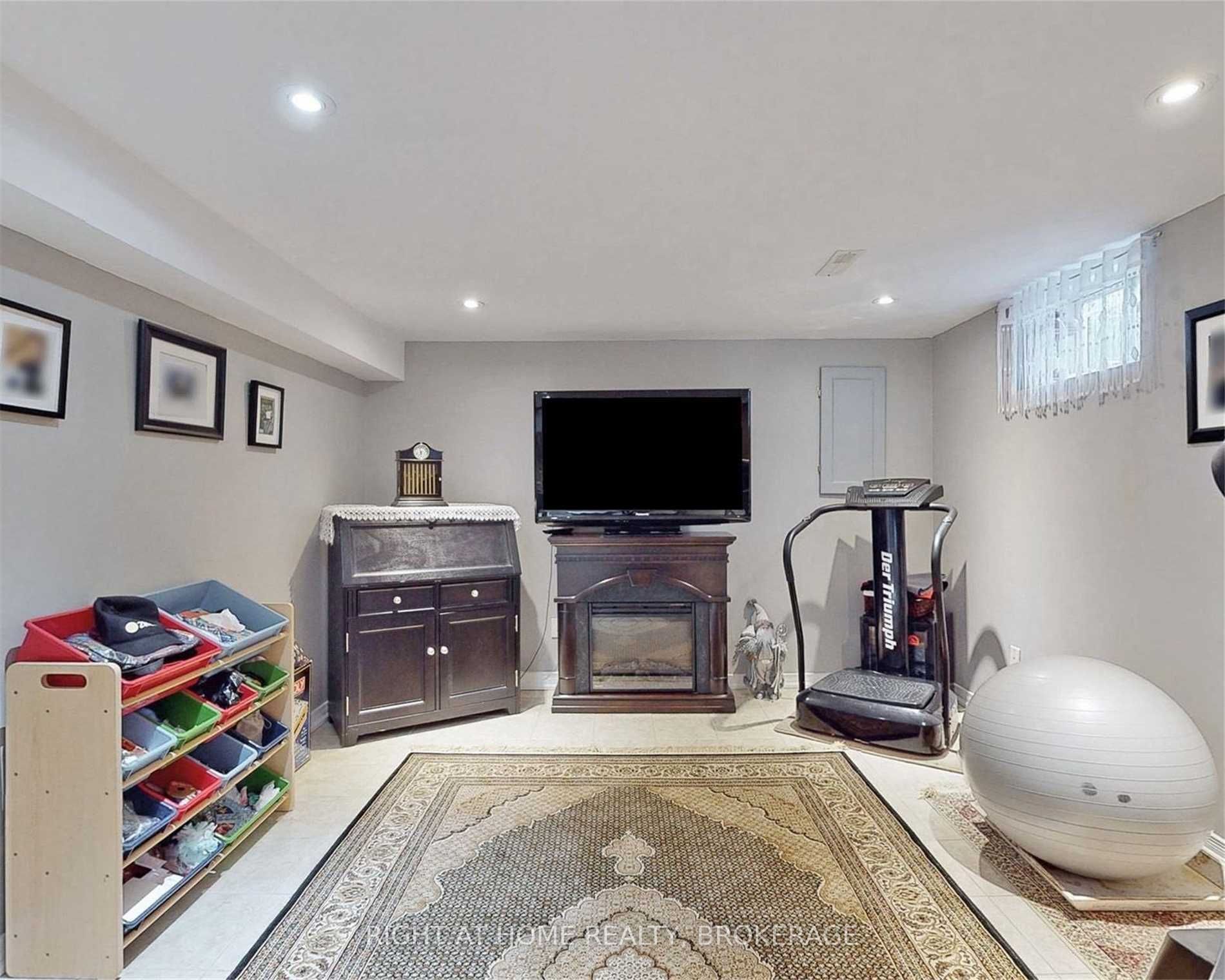 521 Boismere Crt