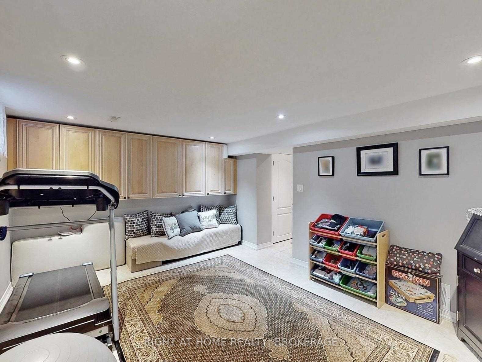 521 Boismere Crt