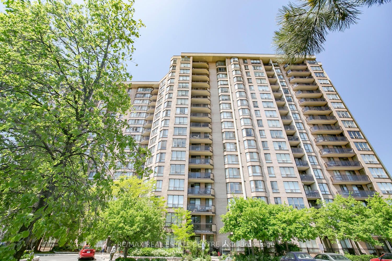20 Cherrytree Dr, #103