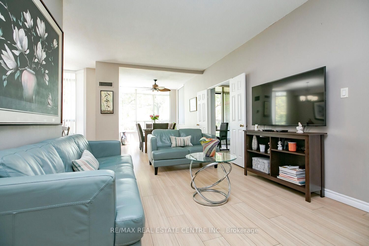 20 Cherrytree Dr, #103