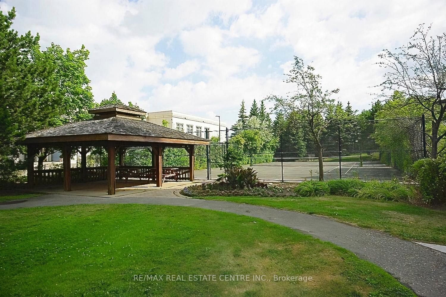 20 Cherrytree Dr, #103