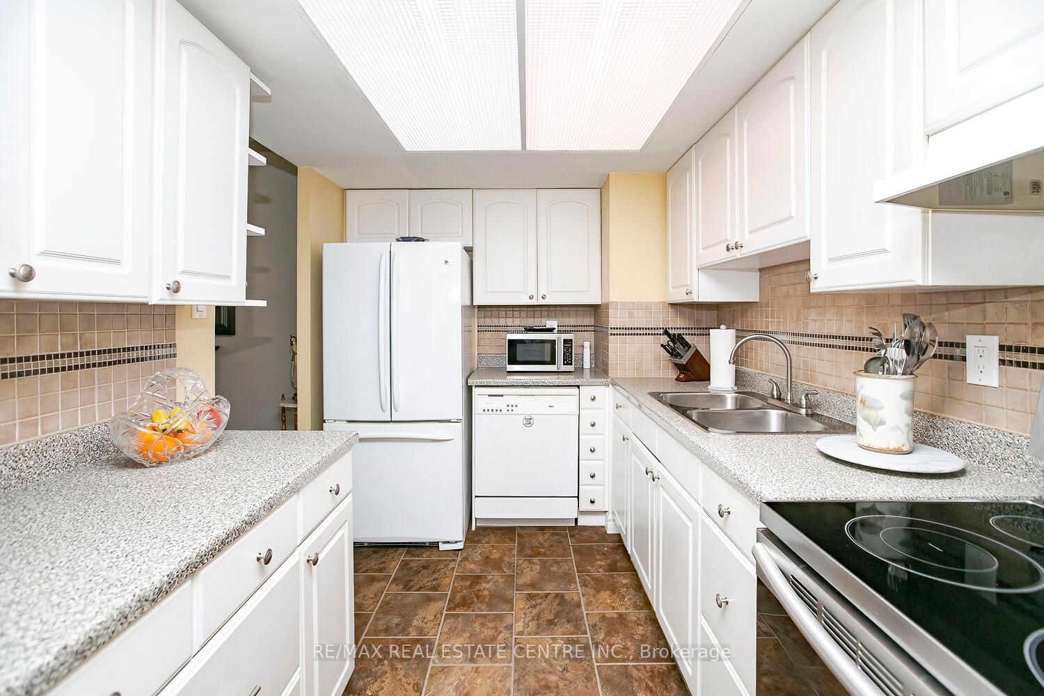 20 Cherrytree Dr, #103