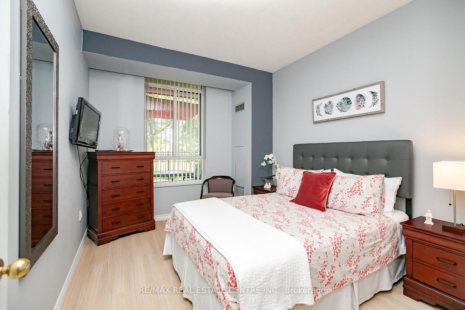 20 Cherrytree Dr, #103